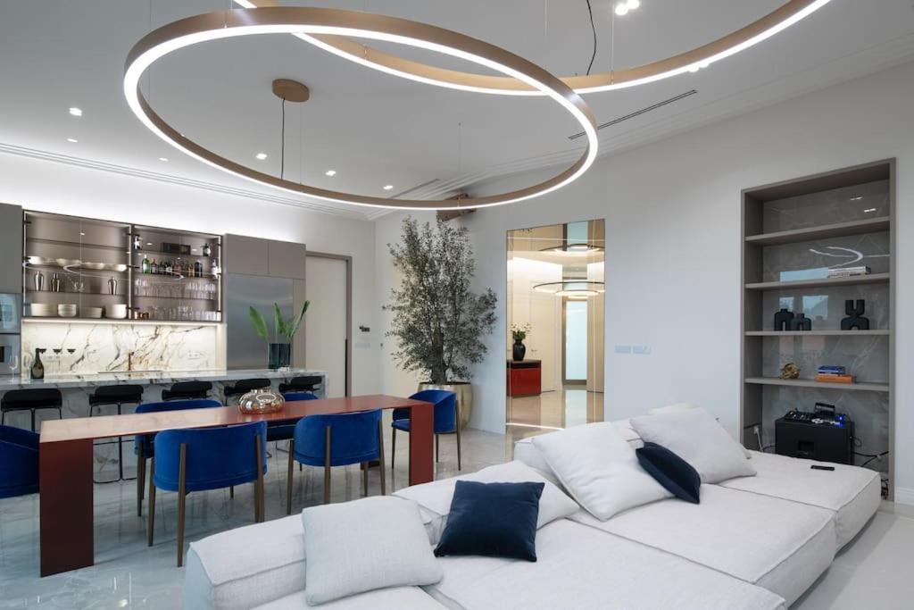 Luxury Penthouse In Downtown Apartment