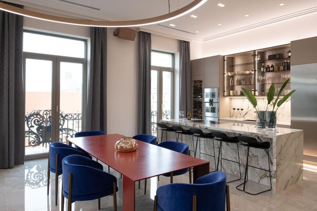 Luxury Penthouse In Downtown Apartment