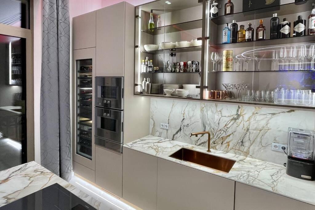 Apartment Luxury Penthouse In Downtown *